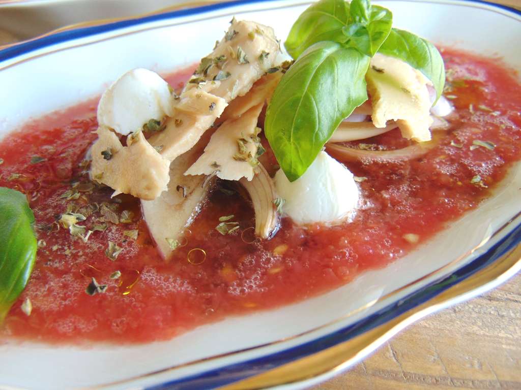 Ensalada de tomates y atún
