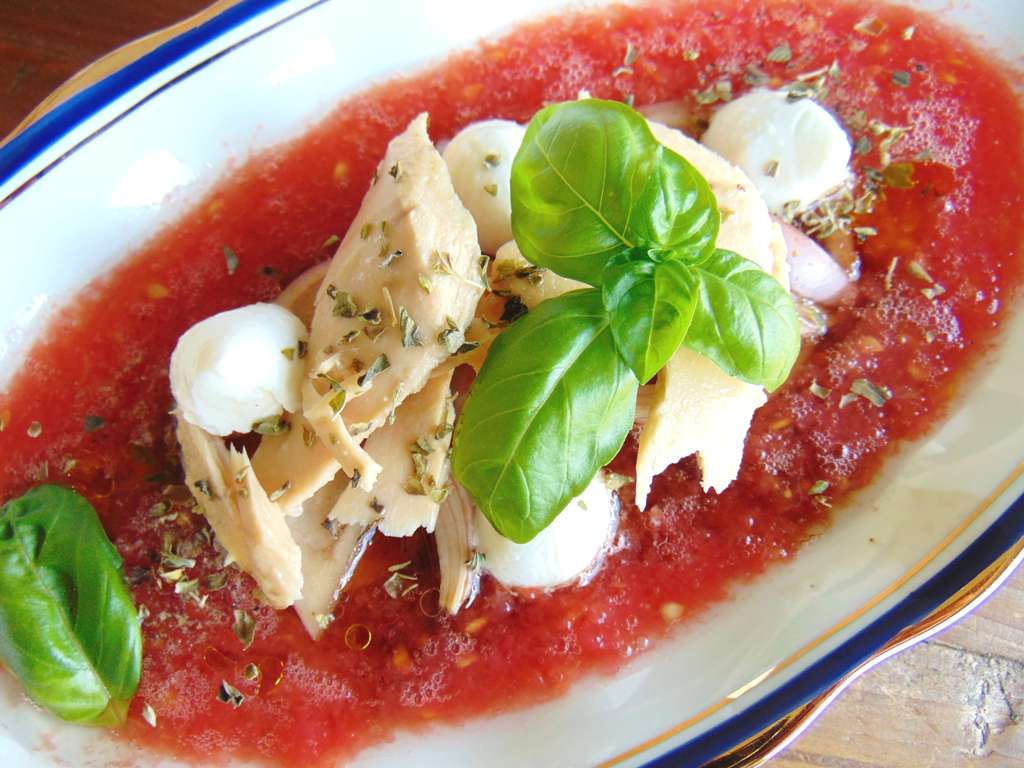 Ensalada de tomate y atún