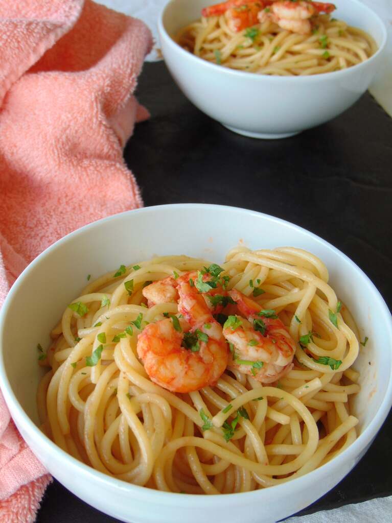 Espaguetis con caldo reducido de marisco