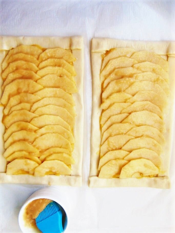 Untar con mermelada o cobertura de tartas