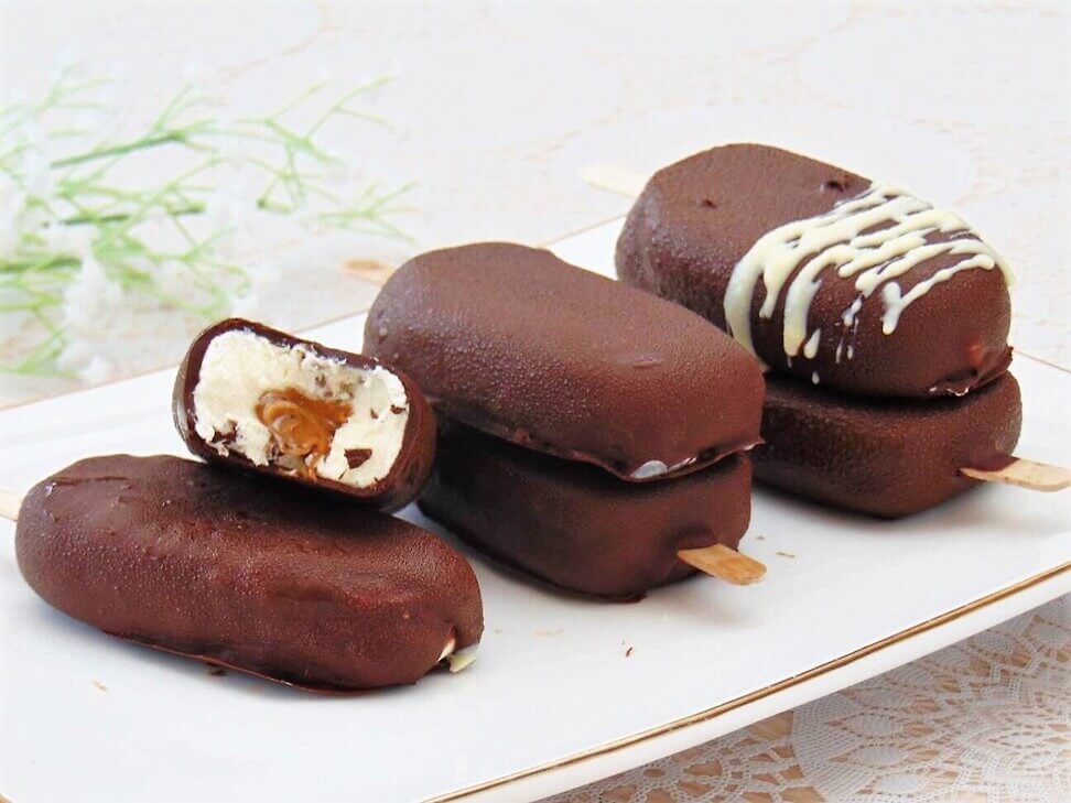 Helados de Magnum relleno de nata y crema de cacahuete