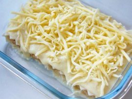 Cubrir con queso para gratinar
