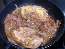 Dejar cocinar y reducir la salsa